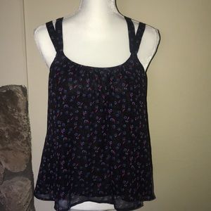 Express crisscrossed top